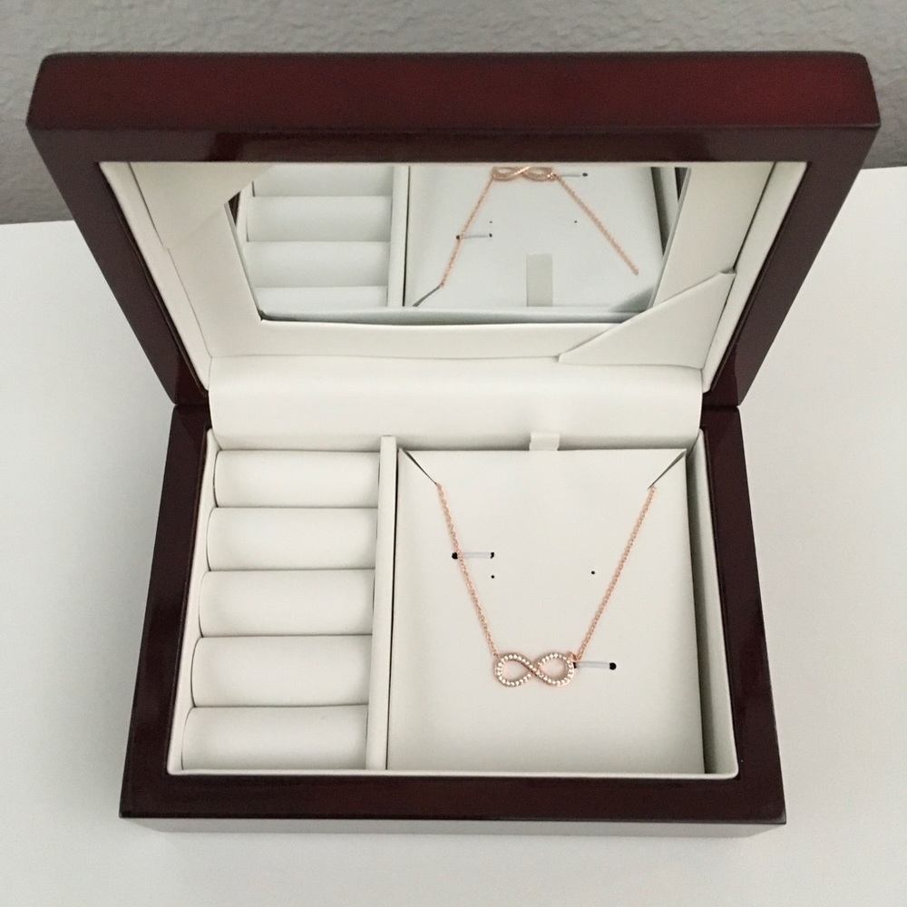 16” necklace with 2” extender and jewelry box